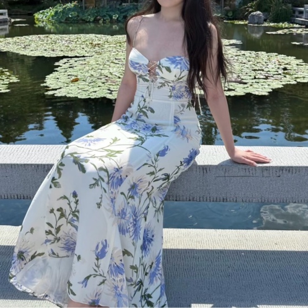 NWOT 🌸Reformation Emely Dress Serenity